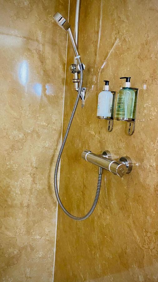 אברדין Siberia Bar & Hotel מראה חיצוני תמונה